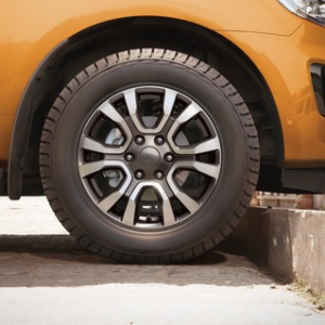 Disk iz lahke zlitine 18" s 6 kraki, siv